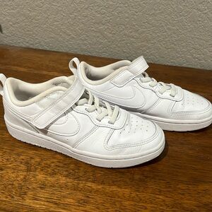 Nike Court Borough White size 1